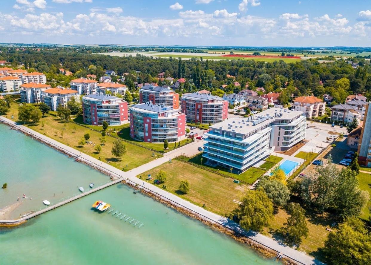 Myflat Coral Beach Apartment Siofok Bagian luar foto
