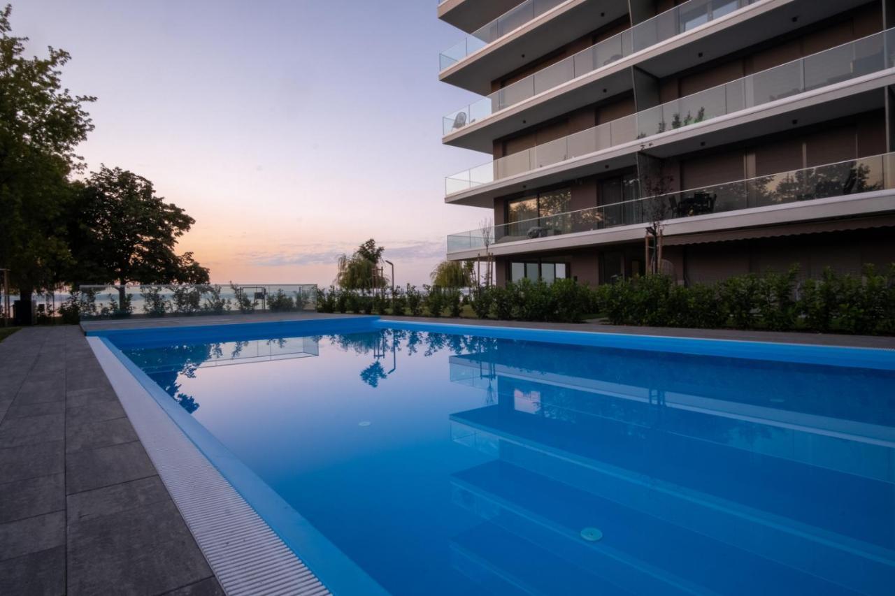 Myflat Coral Beach Apartment Siofok Bagian luar foto