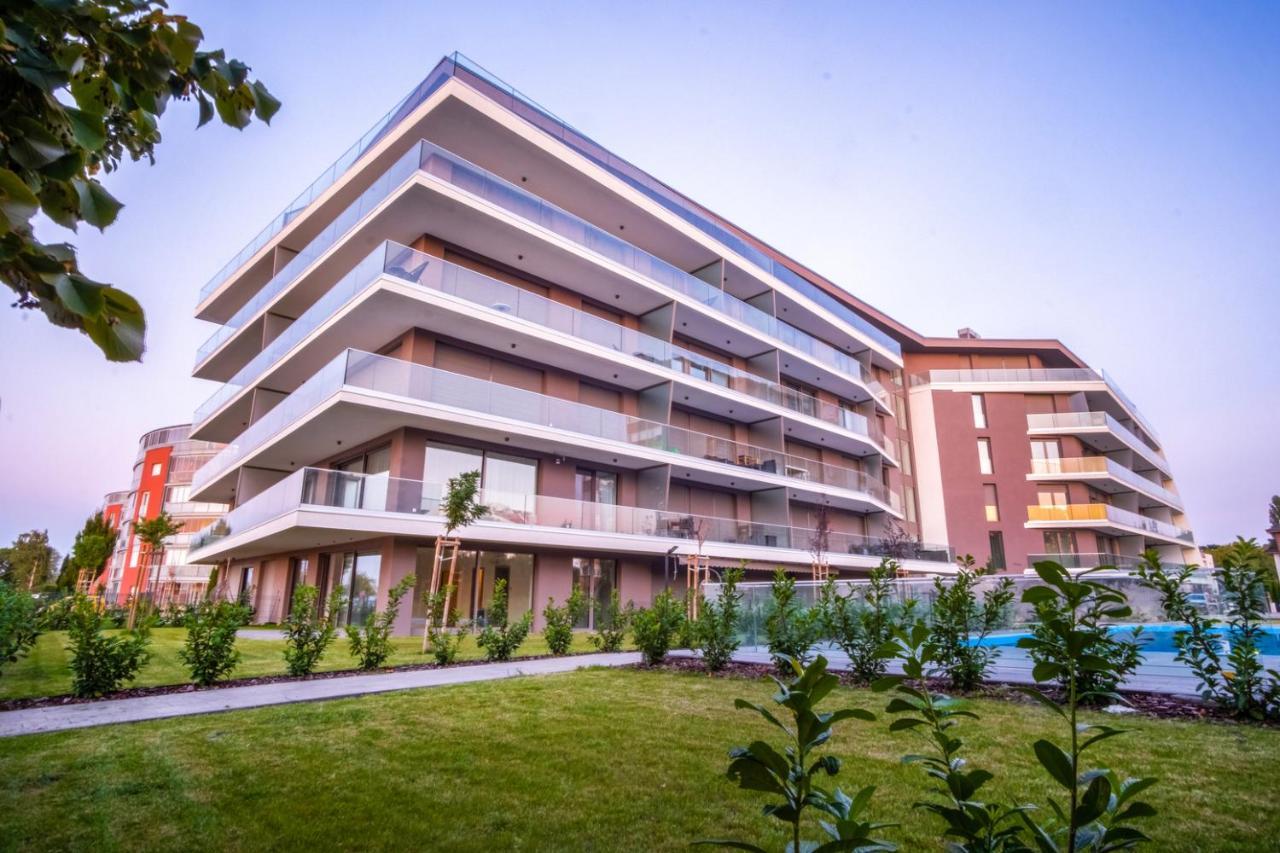 Myflat Coral Beach Apartment Siofok Bagian luar foto